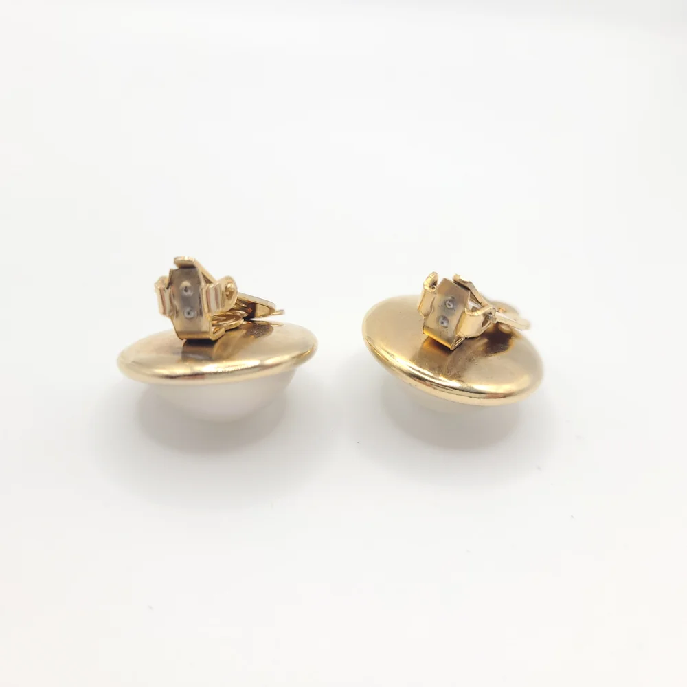 Vintage Signed Lisner Clip on  Gold Earrings - Picture 5 of 7